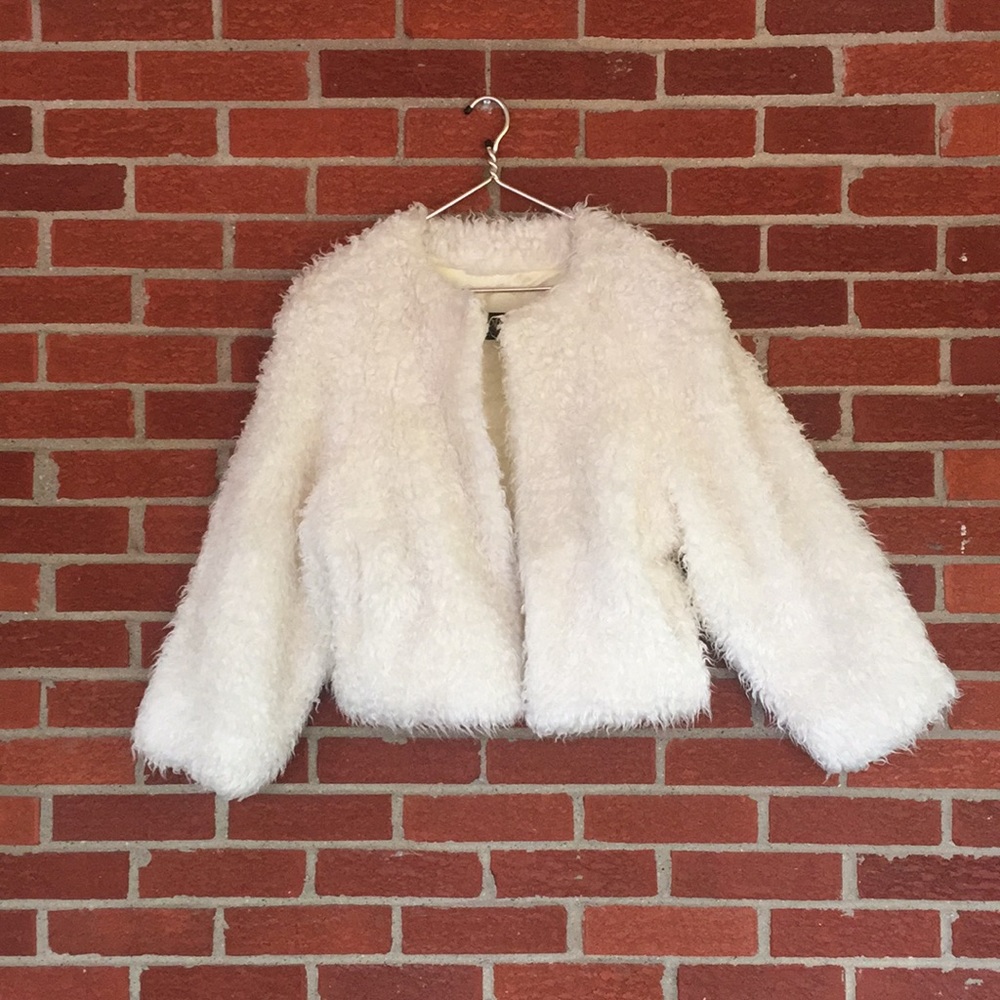 Whit faux fur coat